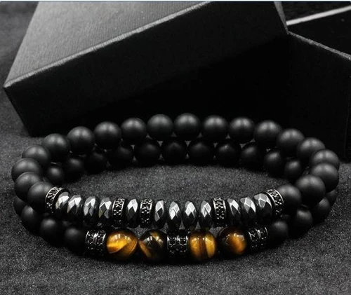 BRACELET EN ŒIL DE TIGRE ET HÉMATITE - Un ensemble de 2 bracelets